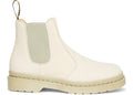 Dr. Martens 2976 Chelsea Boots aus genarbtem Nubukleder, Farbe: Pergamentbeige