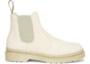 Dr. Martens 2976 Chelsea Boots aus genarbtem Nubukleder, Farbe: Pergamentbeige