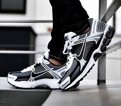 Nike Zoom Vomero 5 SE SP Gris Foncé Noir Blanc