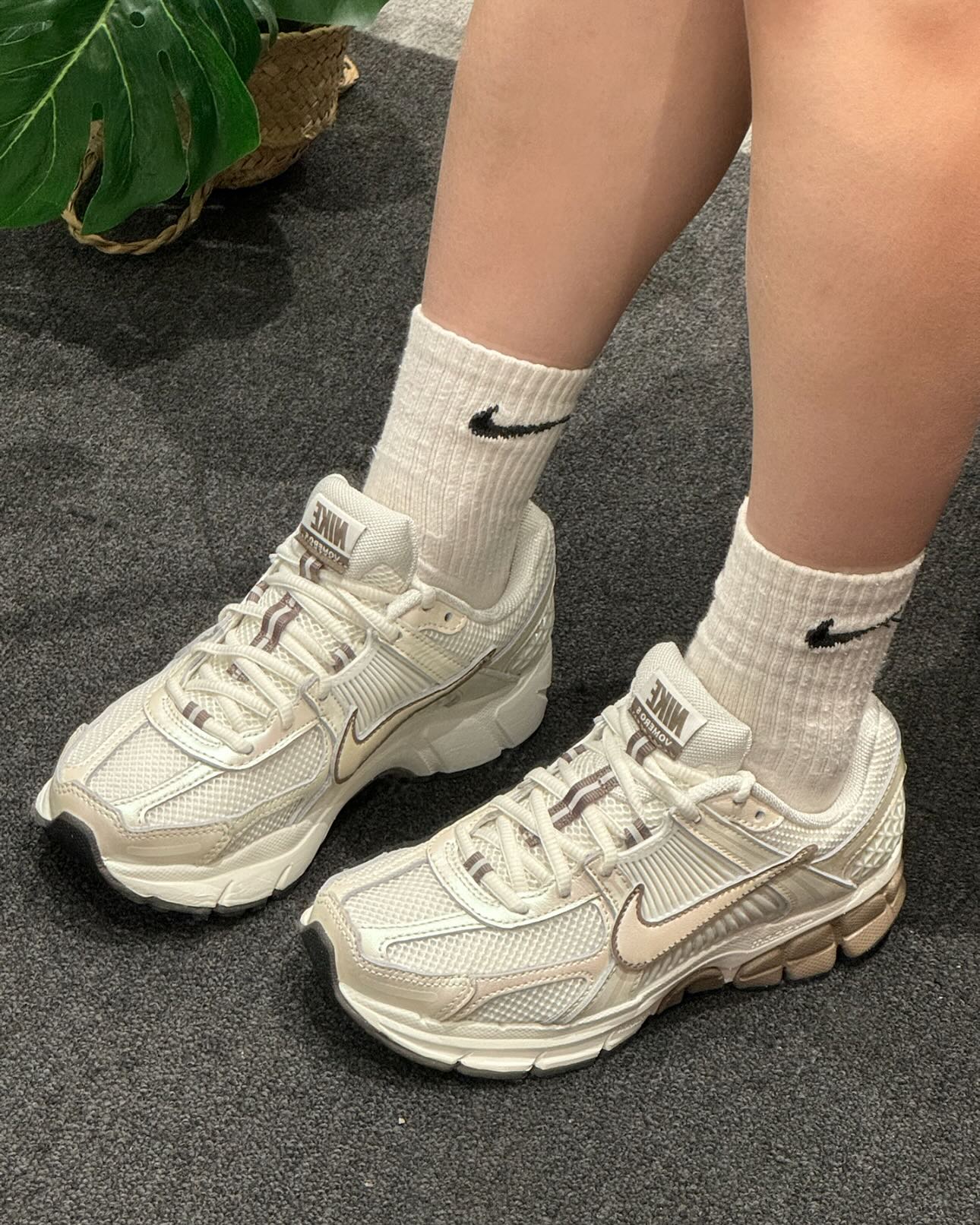 Nike Zoom Vomero 5 Sail Nerzbraun Schwarz